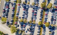 Jak zarezerwować parking przy lotnisku?